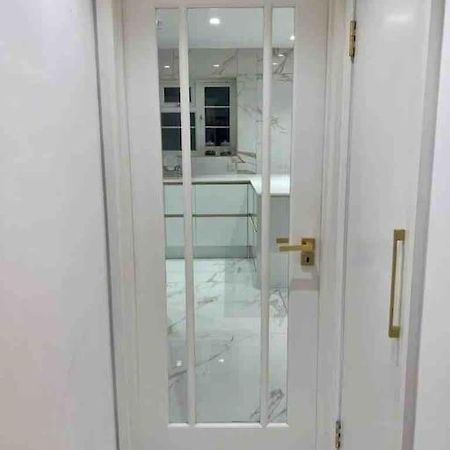 Premium Private Apartment Minutes To Central Лондон Экстерьер фото