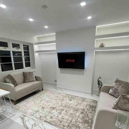 Premium Private Apartment Minutes To Central Лондон Экстерьер фото