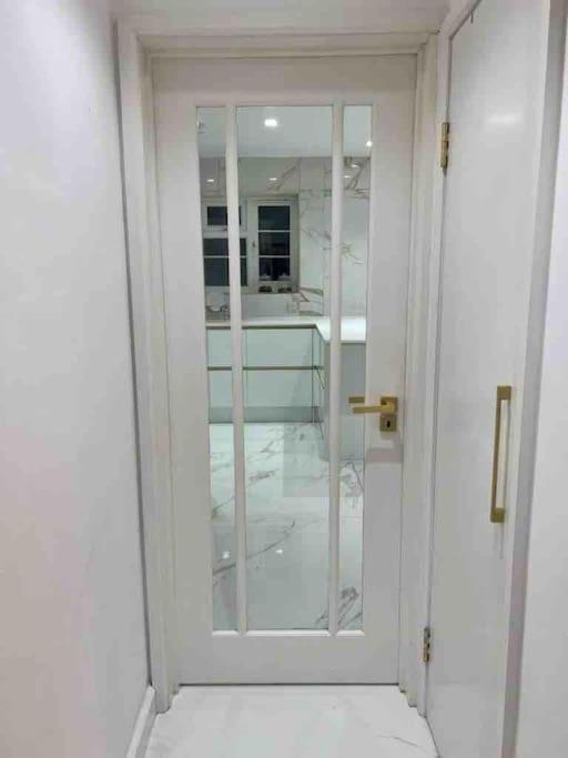 Premium Private Apartment Minutes To Central Лондон Экстерьер фото