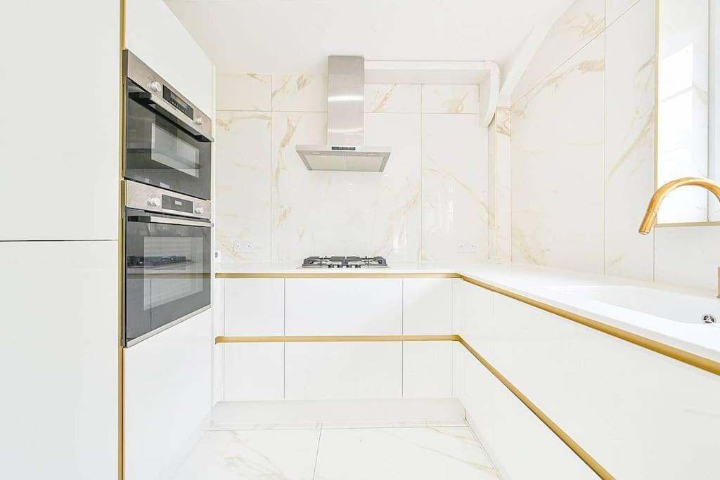 Premium Private Apartment Minutes To Central Лондон Экстерьер фото