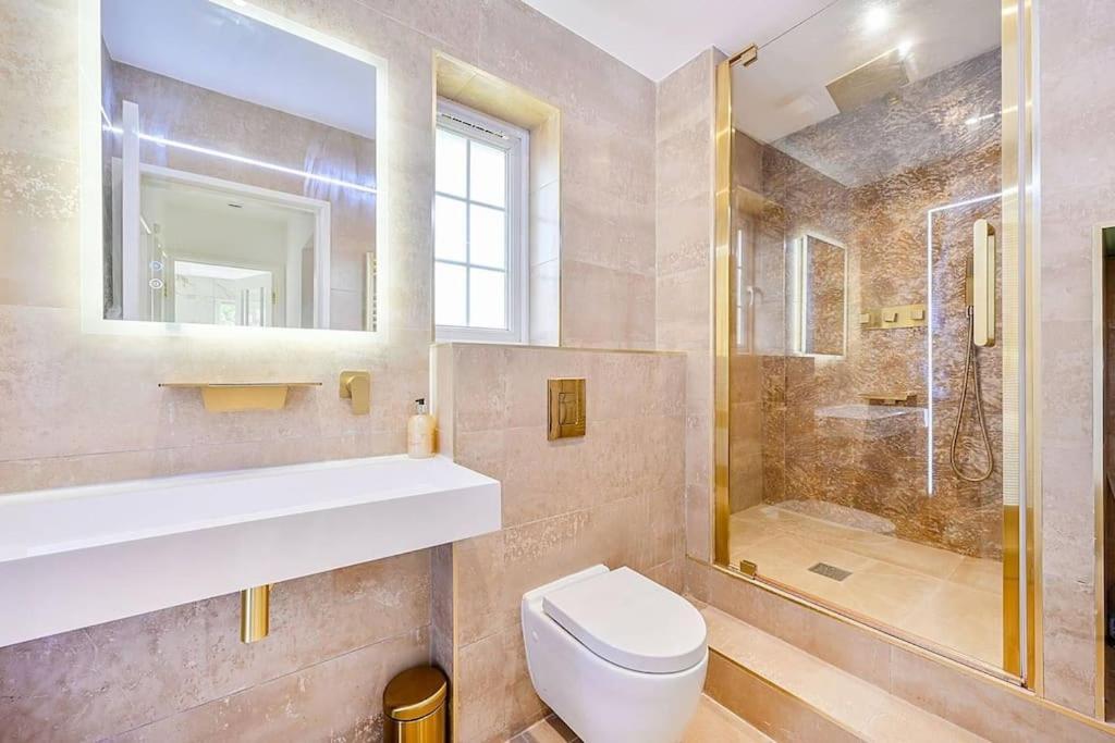 Premium Private Apartment Minutes To Central Лондон Экстерьер фото